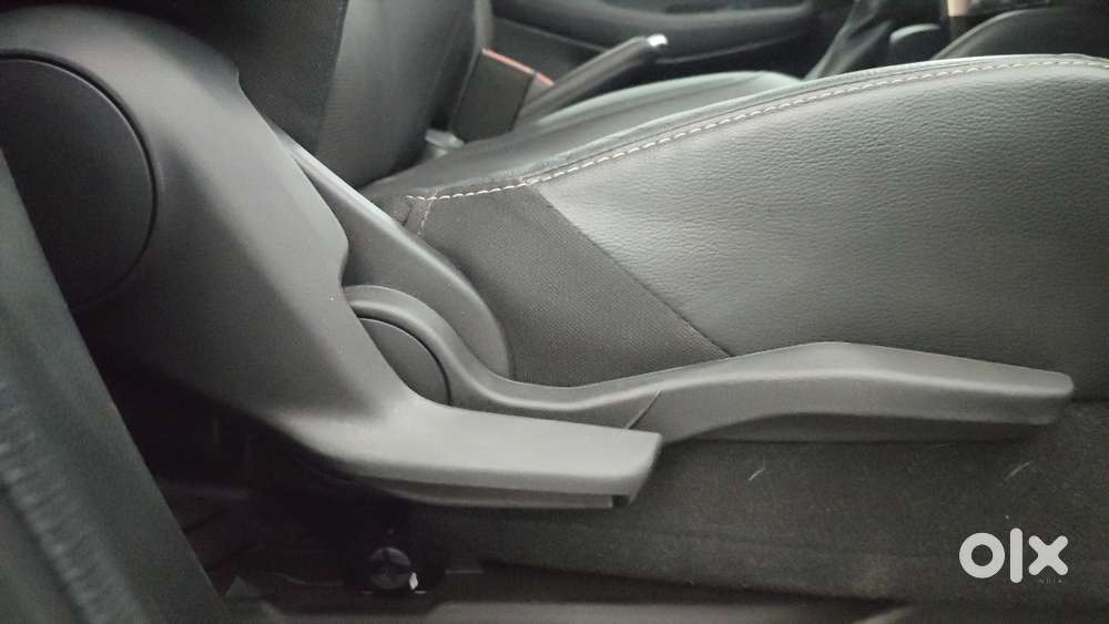 Maruti Suzuki Grand Vitara 1.5 Alpha Plus Intelligent Hybrid Ecvt, 2..
