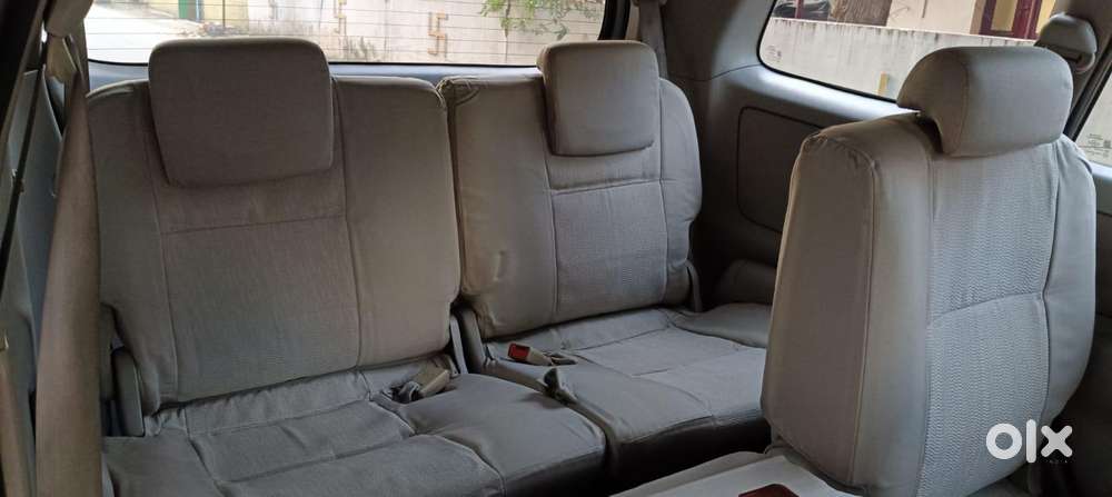 Toyota Innova 2004-2011 2.5 V Diesel 8-seater, 2011, Diesel