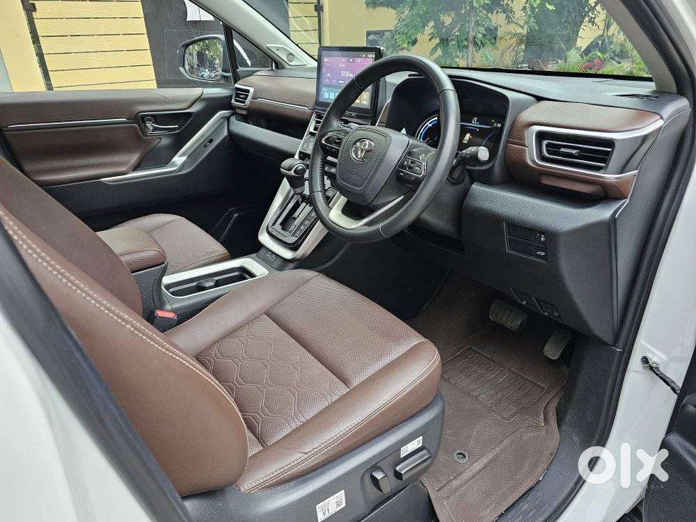 Toyota Innova Hycross 2.0 Zx Hybrid 7 Str, 2024, Cng & Hybrids