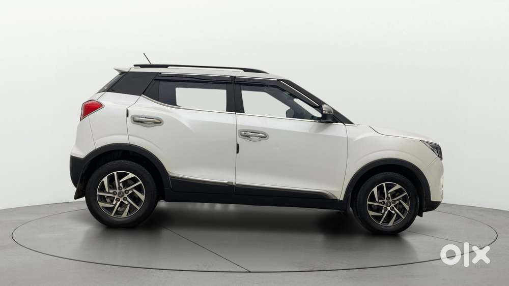 Mahindra Xuv300 1.2 W8 (o) Amt Petrol, 2024, Petrol