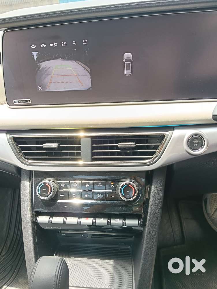 Mahindra Xuv700 2.0 Ax 7 Petrol At Str, 2025, Petrol