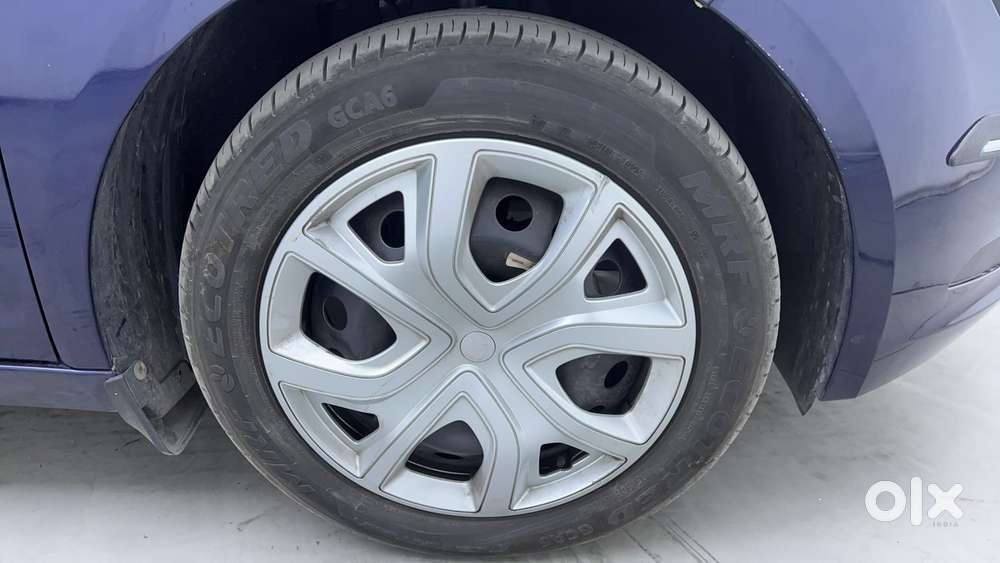 Tata Altroz 1.2 Xm, 2025, Petrol