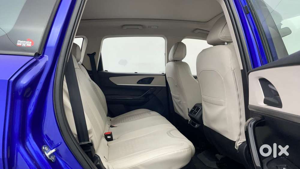 Mahindra Xuv700 2.0 Ax 5 Petrol At Str, 2022, Petrol