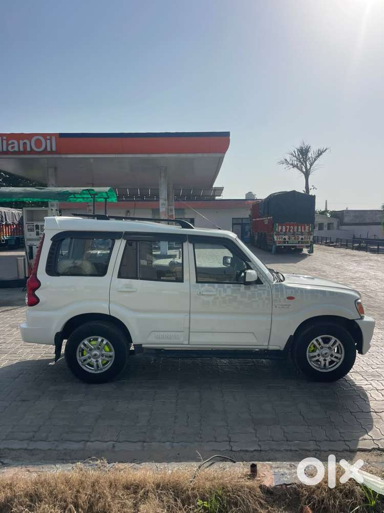 Mahindra Scorpio Vlx 2wd Abs At Bsiii, 2014, Diesel