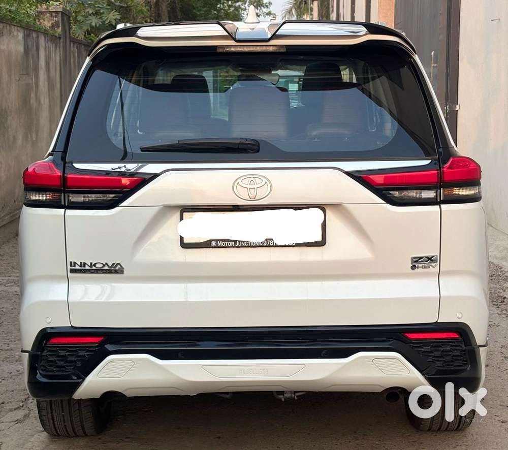 Toyota Innova Hycross, 2025, Petrol
