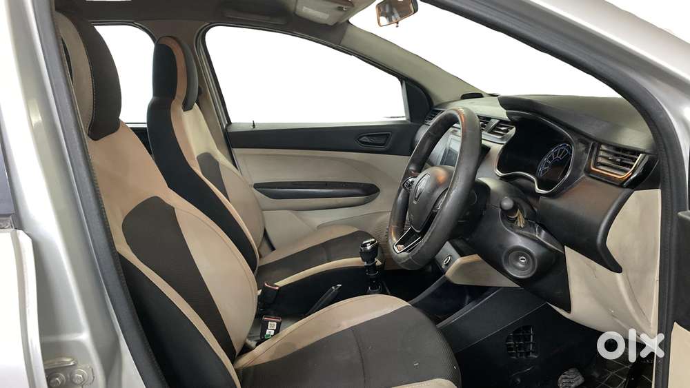 Renault Triber Rxt, 2022, Petrol