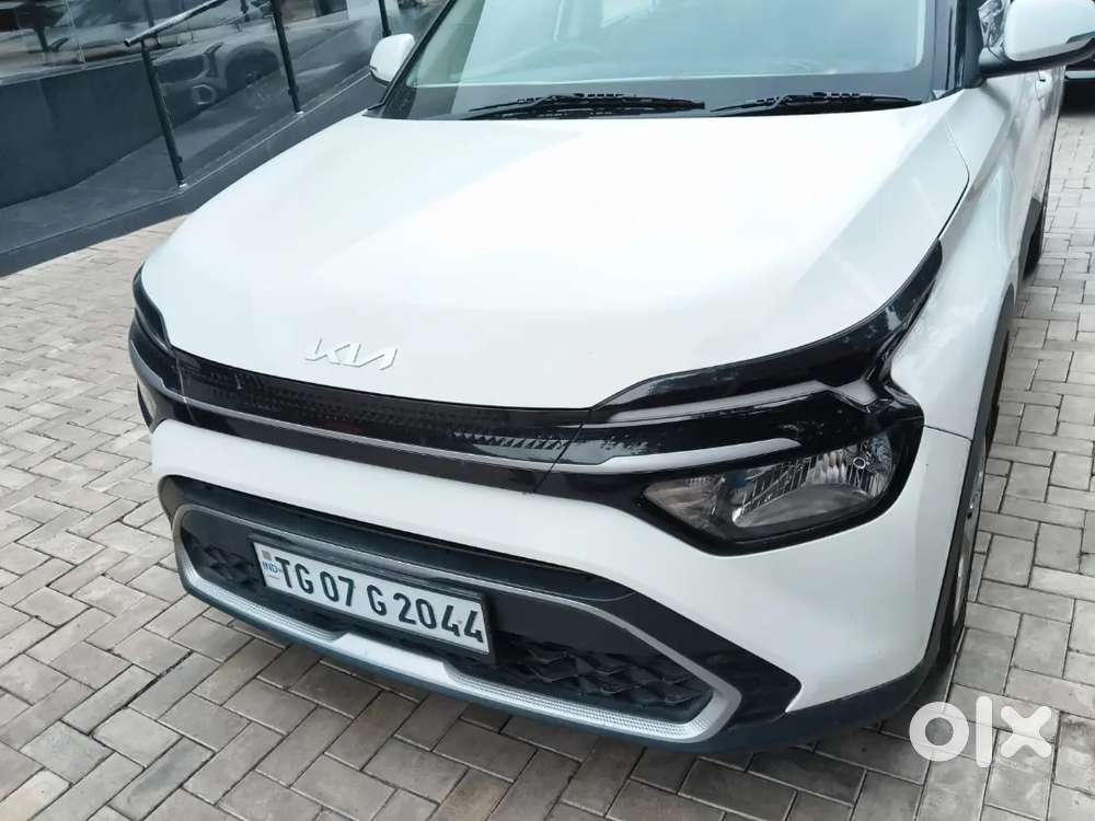 Kia Carens Premium Petrol 2024