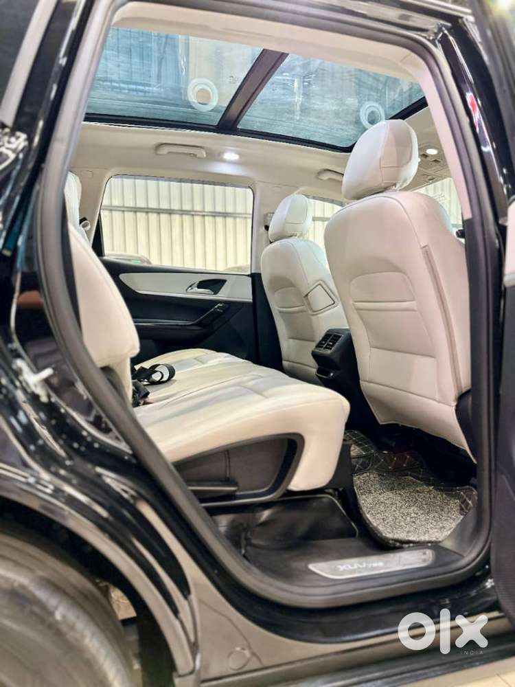 Mahindra Xuv700 2.2 Ax 7 Diesel Mt Luxury Pack Str, 2025, Diesel