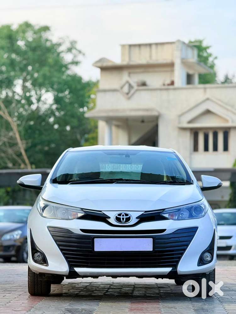 Toyota Yaris V Cvt, 2019, Petrol