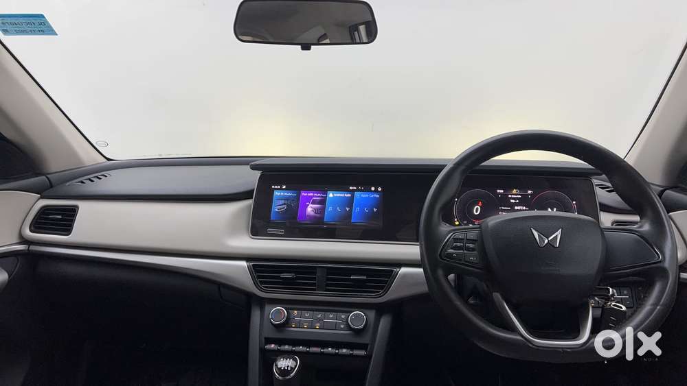 Mahindra Xuv700 2.0 Ax 3 Petrol Mt 5 Str, 2022, Petrol