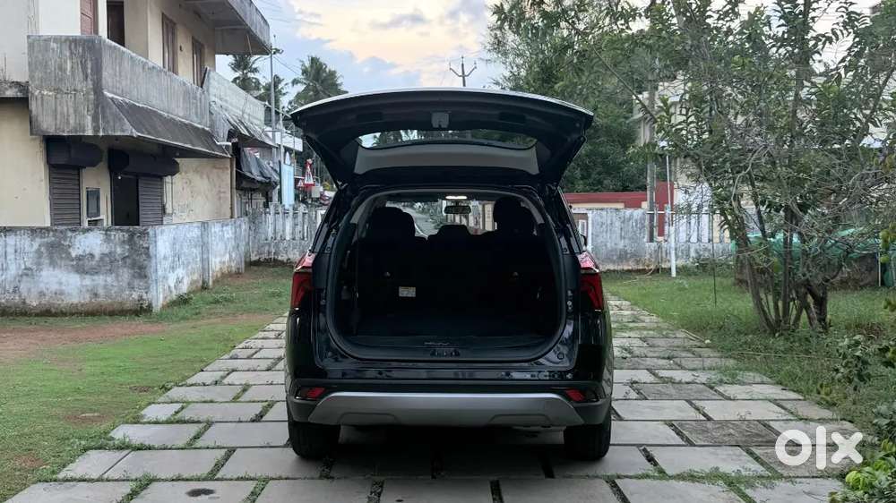 Mahindra Xuv700 2024 Petrol 15000 Km Driven 7 Seater