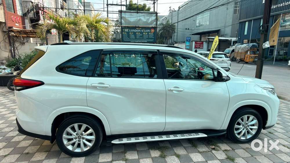 Toyota Innova Hycross 2.0 Vx Hybrid 8 Str, 2023, Petrol