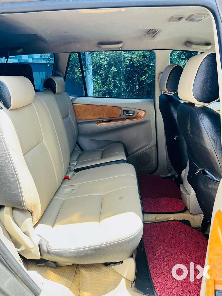 Toyota Innova 2004-2011 2.5 V Diesel 8-seater, 2011, Diesel