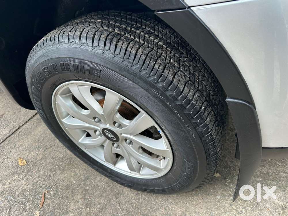 2017 Mahindra Xuv500 Diesel W10 Auto Diesel Sunroof