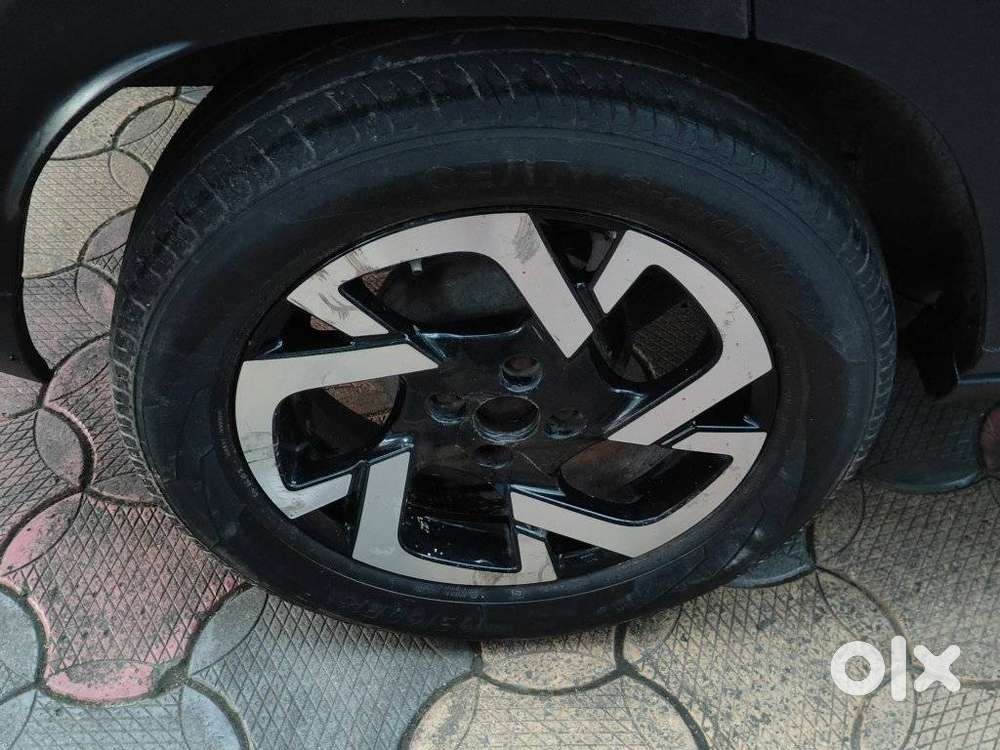 Nissan Magnite 1.0 Xv Premium, 2021, Petrol