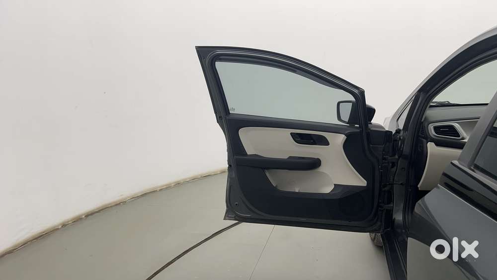 Tata Altroz 1.2 Xt, 2022, Petrol
