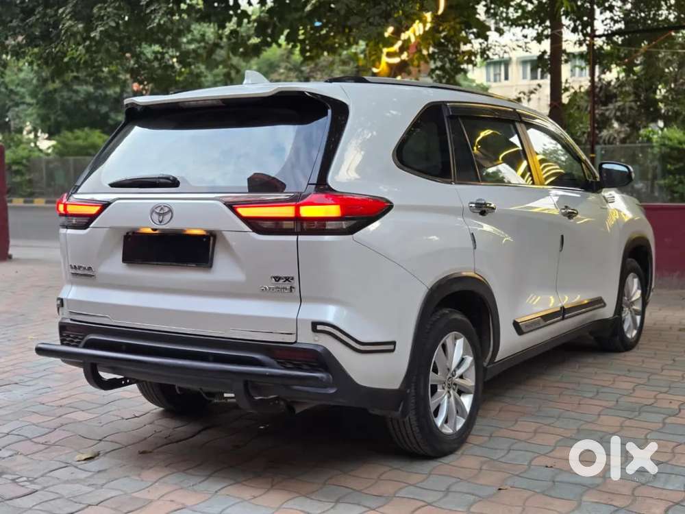 Toyota Innova Hycross 2.0 Vx (o) Hybrid 7 Str, 2024, Petrol