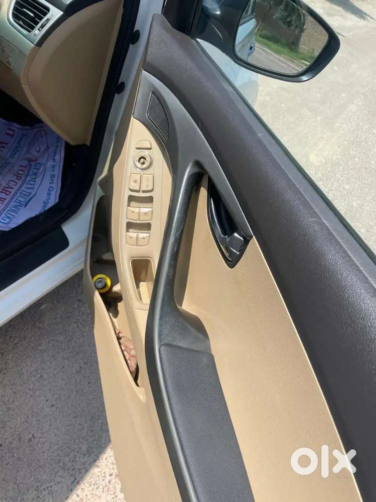 Premium, Stylish , Comfartble ,ultra Luxury Sedan Car