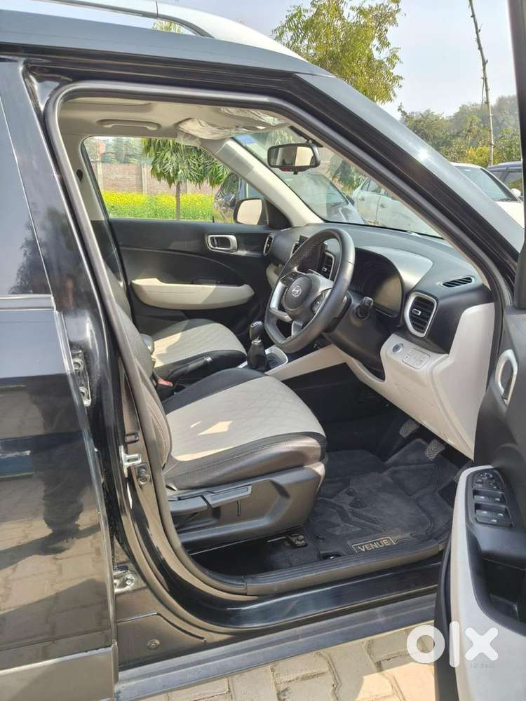 Hyundai Venue Petrol 2024