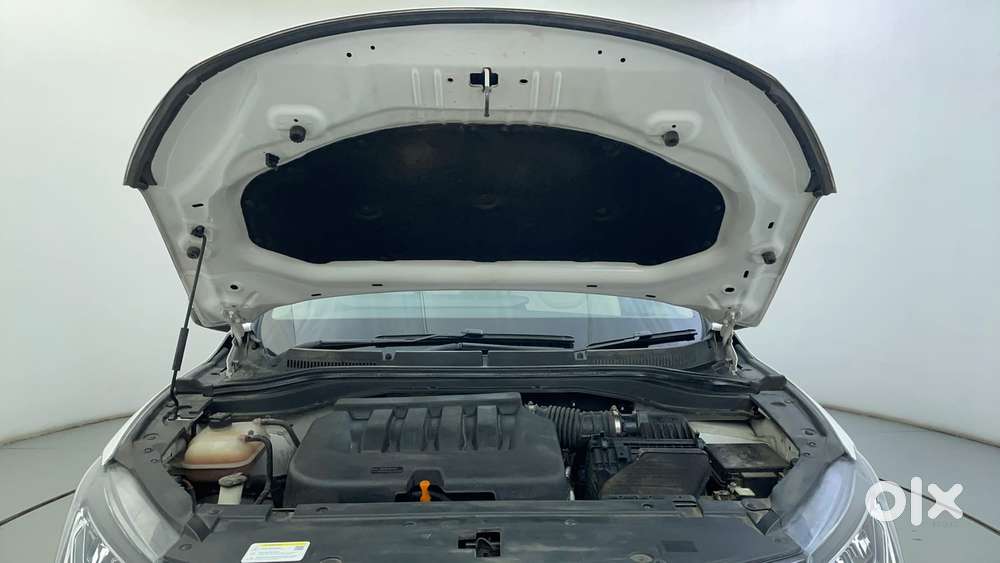 Mahindra Xuv700 2.0 Ax 5 Petrol Mt 7 Str, 2022, Petrol