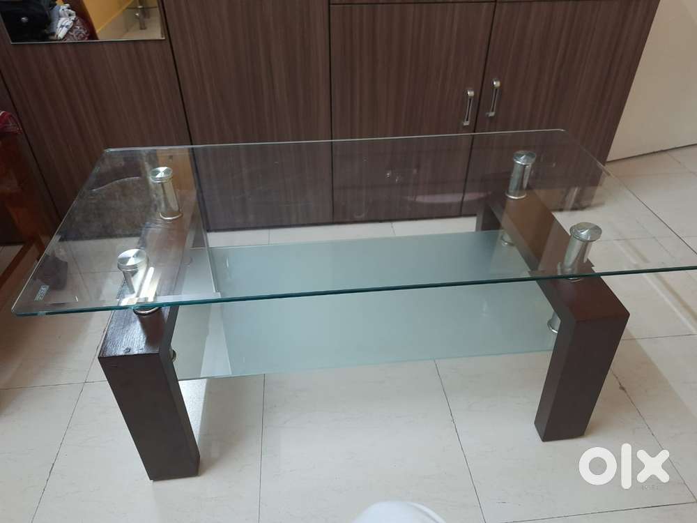 Modern Glass Coffee Table with Storage Shelf &ndash; Excellent Condition