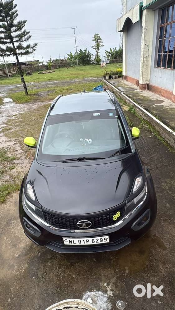 2018 Tata Nexon Petrol (custom Alloys)