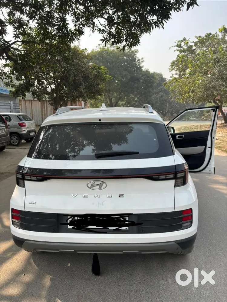 Hyundai Venue 2023 Diesel Well Maintained
