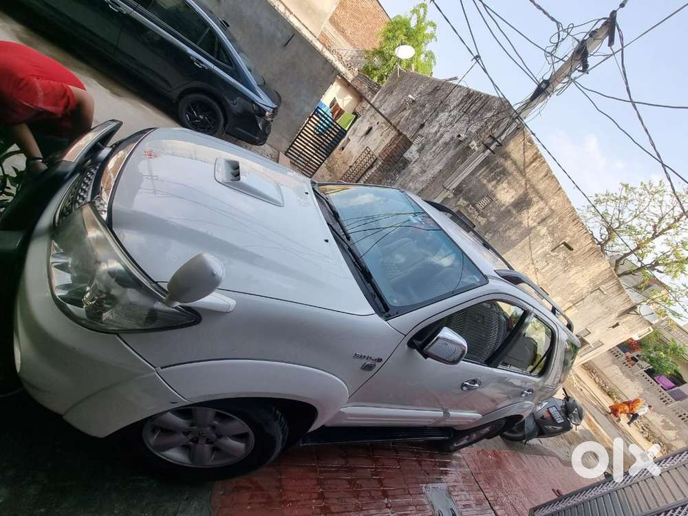 2011 Toyota Fortuner Manual