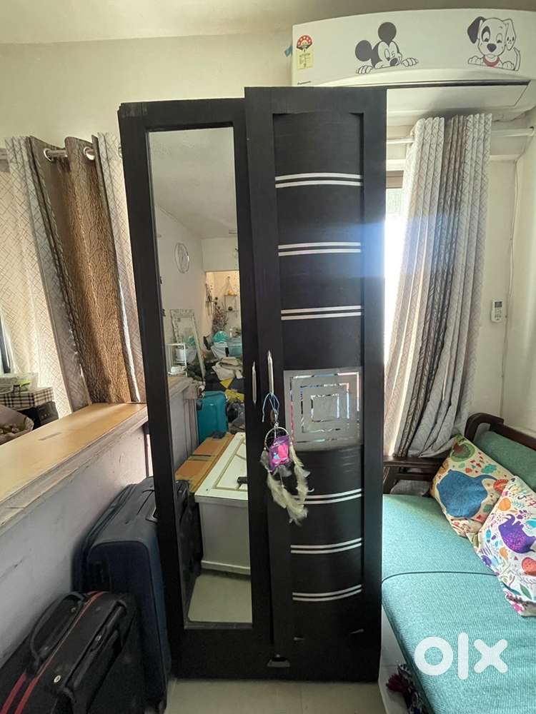 Double door Coubord 6feet with shoes compartment Beds