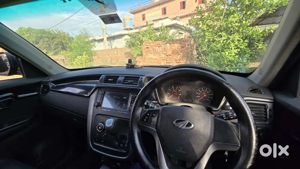 Mahindra Kuv K8 6 Seater [petrol]