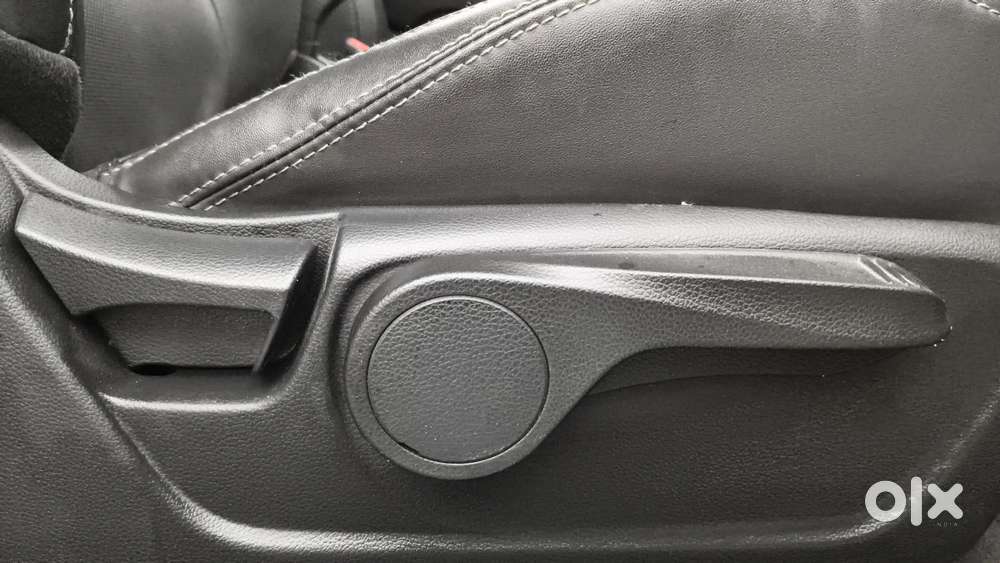 Mahindra Xuv300 W8 Option, 2023, Petrol