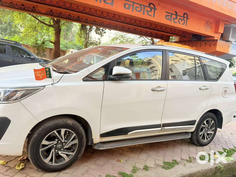 Toyota Innova Crysta 2.4 V 7 Str, 2022, Petrol