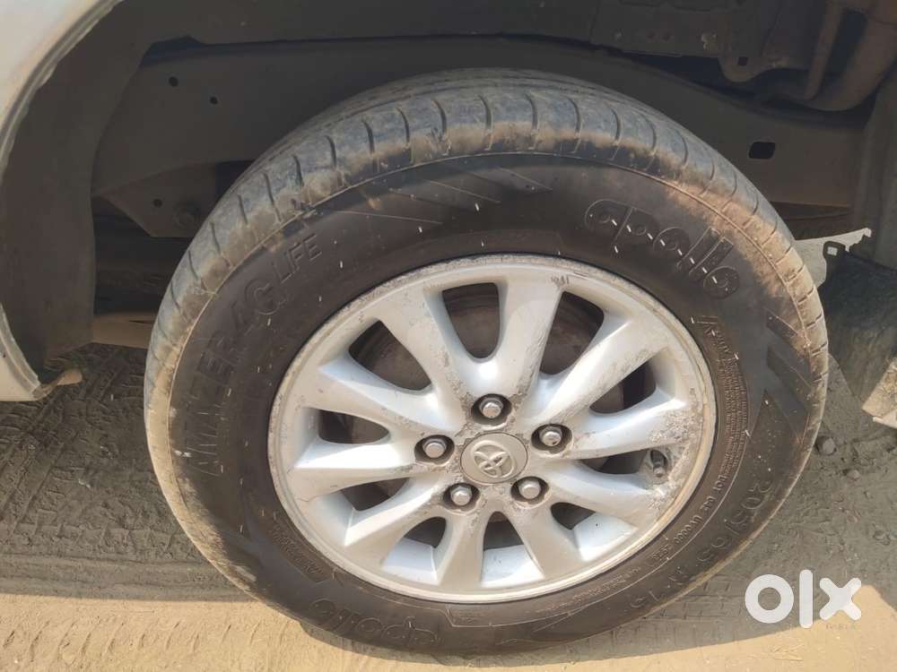 Innova 2.5 V Top End Variant