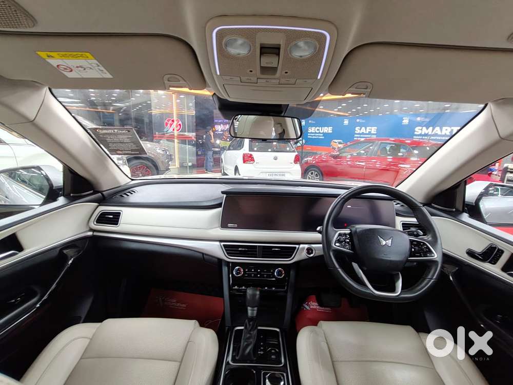 Mahindra Xuv700 2.0 Ax 7 Petrol At Luxury Pack Str, 2023, Petrol