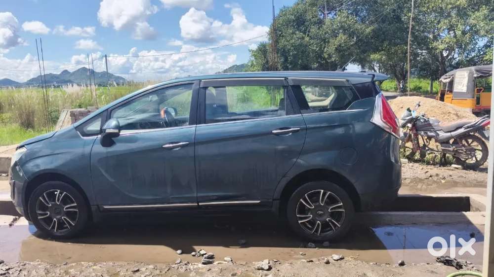 Mahindra Marazzo M8 2019