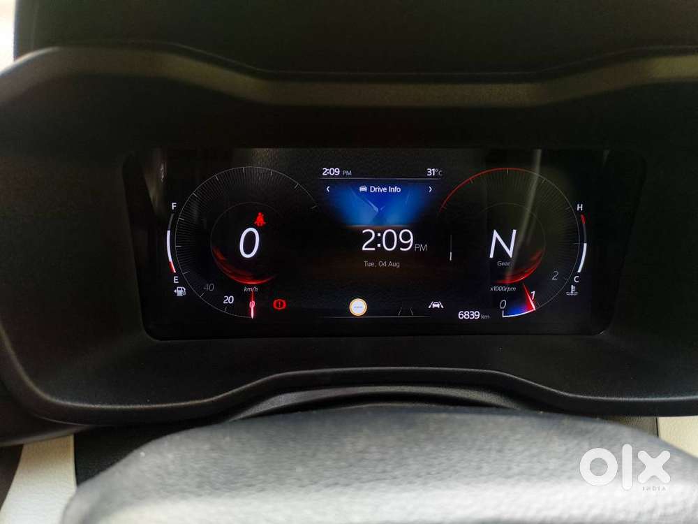 Mahindra Xuv 3xo Ax5l Petrol Manual (top Variant)