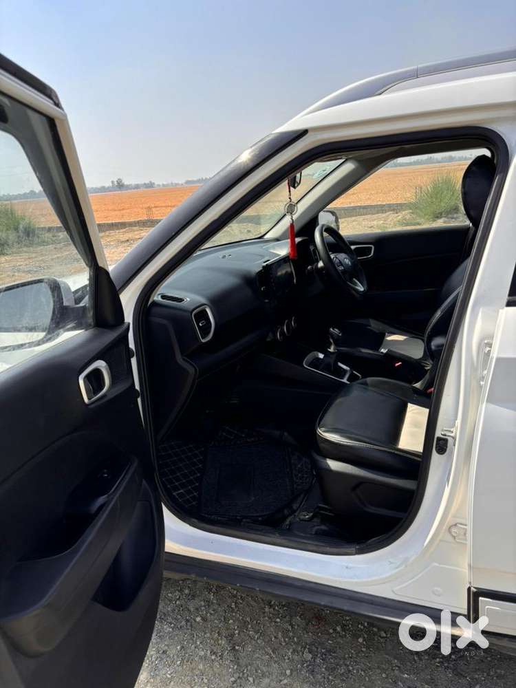 Hyundai Venue 2021 Diesel Showroom  Conditio