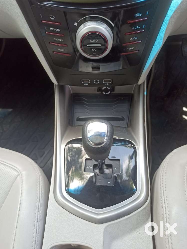Mahindra Xuv300 1.2 W8 Amt Petrol, 2022, Petrol