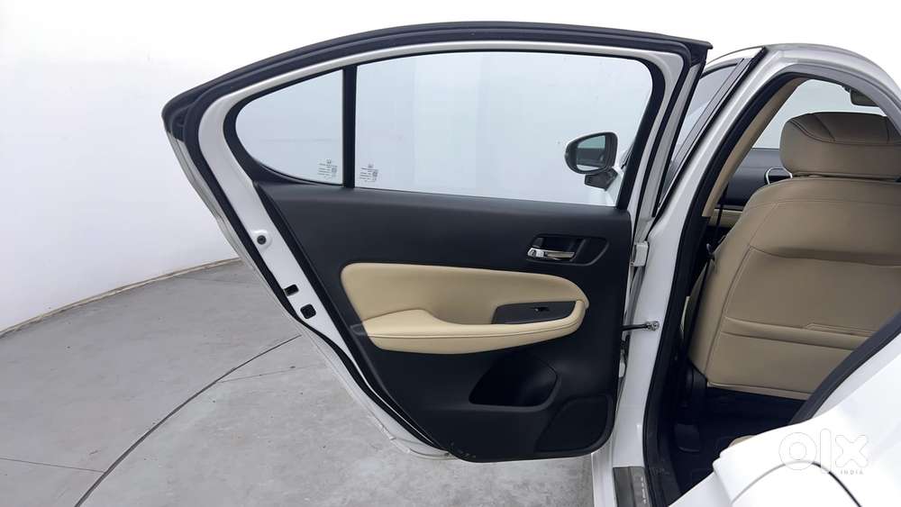Honda City 1.5 Zx I-vtec Mt, 2023, Petrol