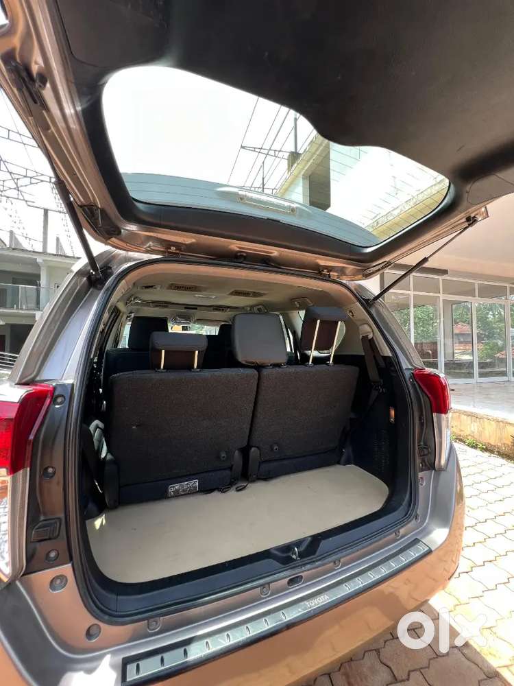 Toyota Innova Crysta 2019 Diesel 200000 Km  Toyota Service
