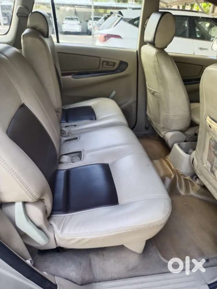 Toyota Innova 2006 Cng & Hybrids 129390 Km Driven