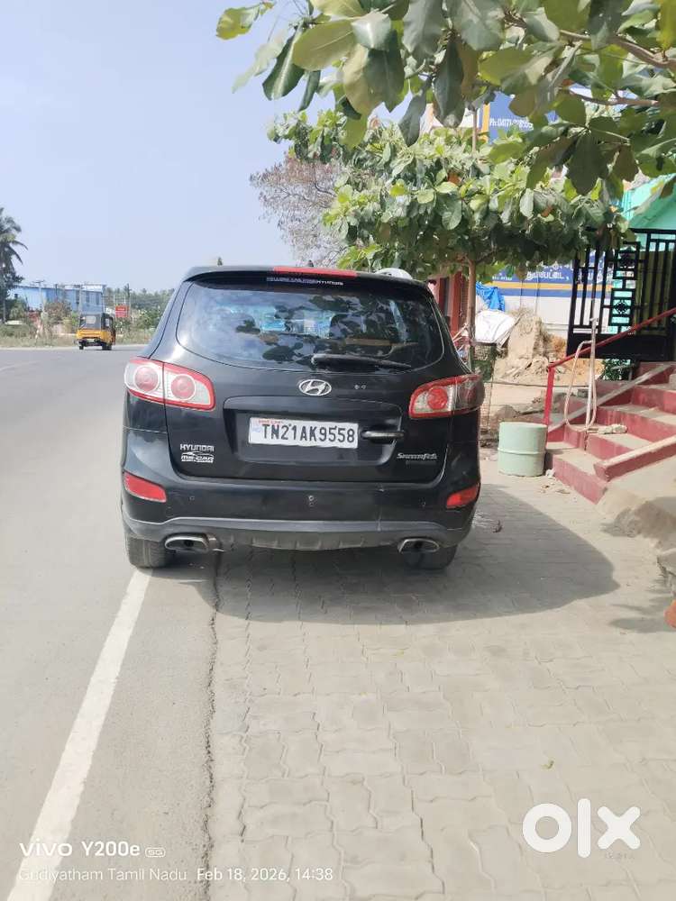 Hyundai Santa Fe 2012 Diesel 196000 Km Driven 7+1 Seating Capasity