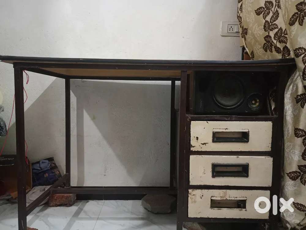 Iron Study table