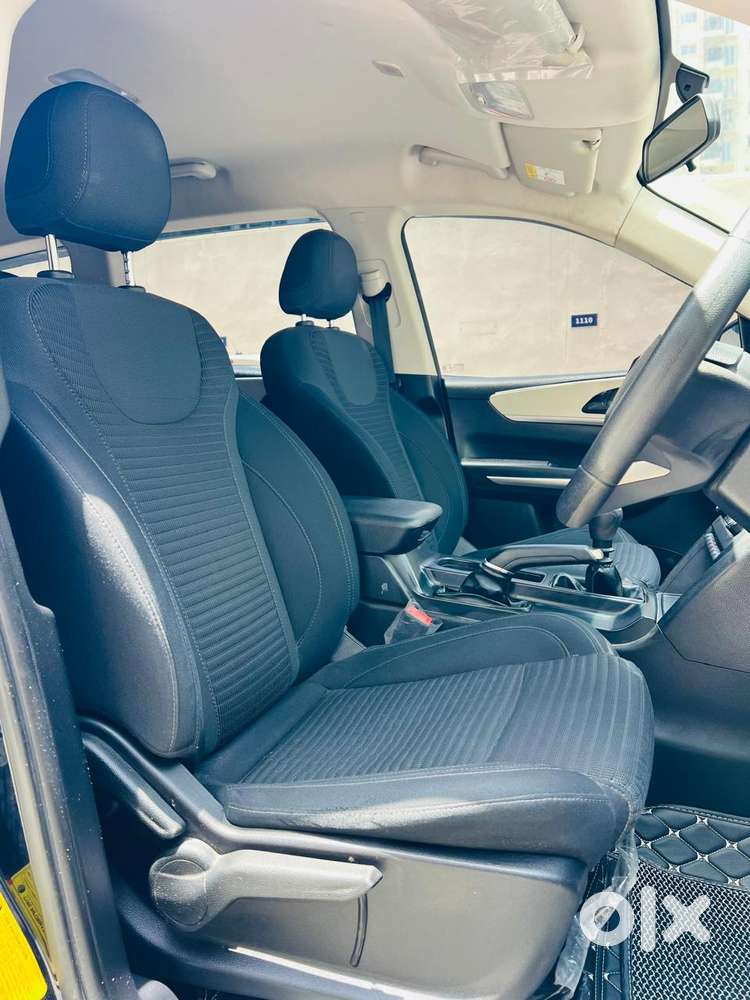 Mahindra Xuv700 Mx Petrol Mt 5 Str (e), 2022, Petrol