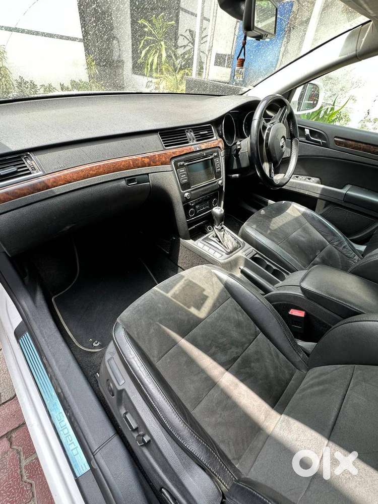 Skoda Superb 2015 Petrol 95000 Km Driven