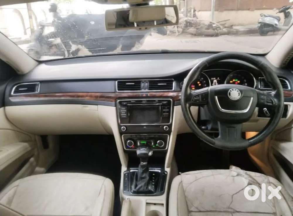 Skoda Superb Elegance 2.0 Tdi At2012 Diesel 135000 Km Driven