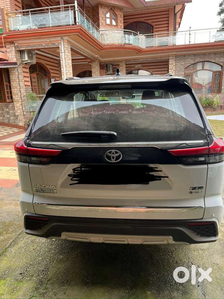 Toyota Innova Hycross 2025 Exclusive Edition