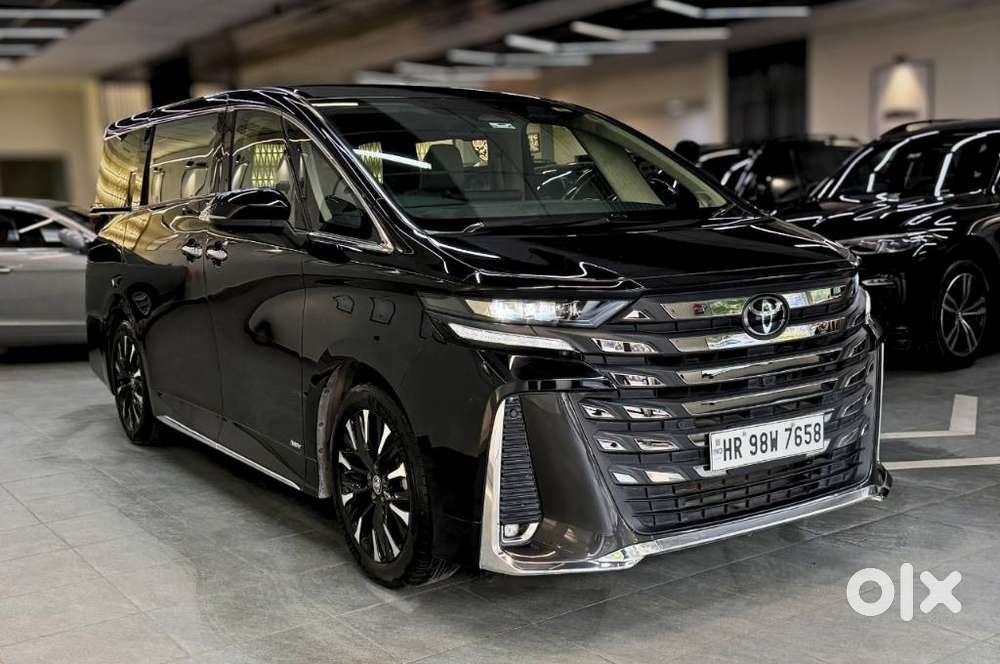 Toyota Vellfire 2.5 Executive Lounge, 2025, Petrol