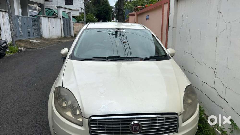 Fiat Linea Emotion 2009 Car