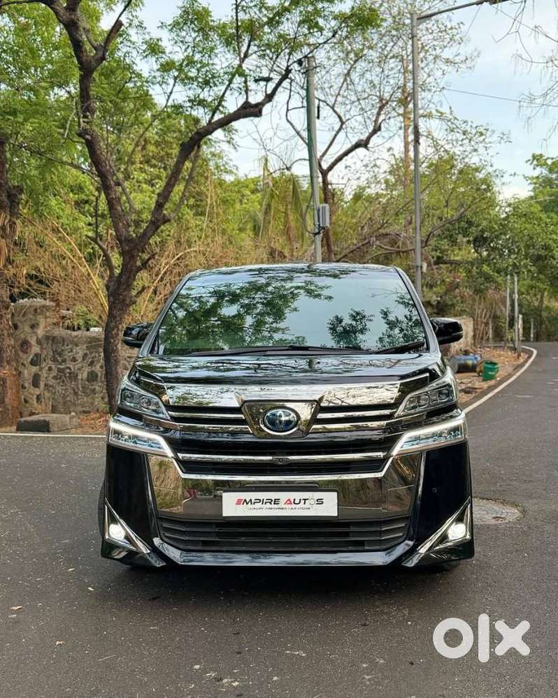 Toyota Vellfire 2.5 Executive Lounge, 2023, Petrol